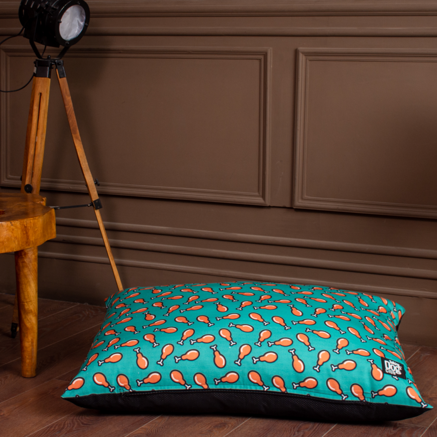 Love Them Legs Pillow Bed