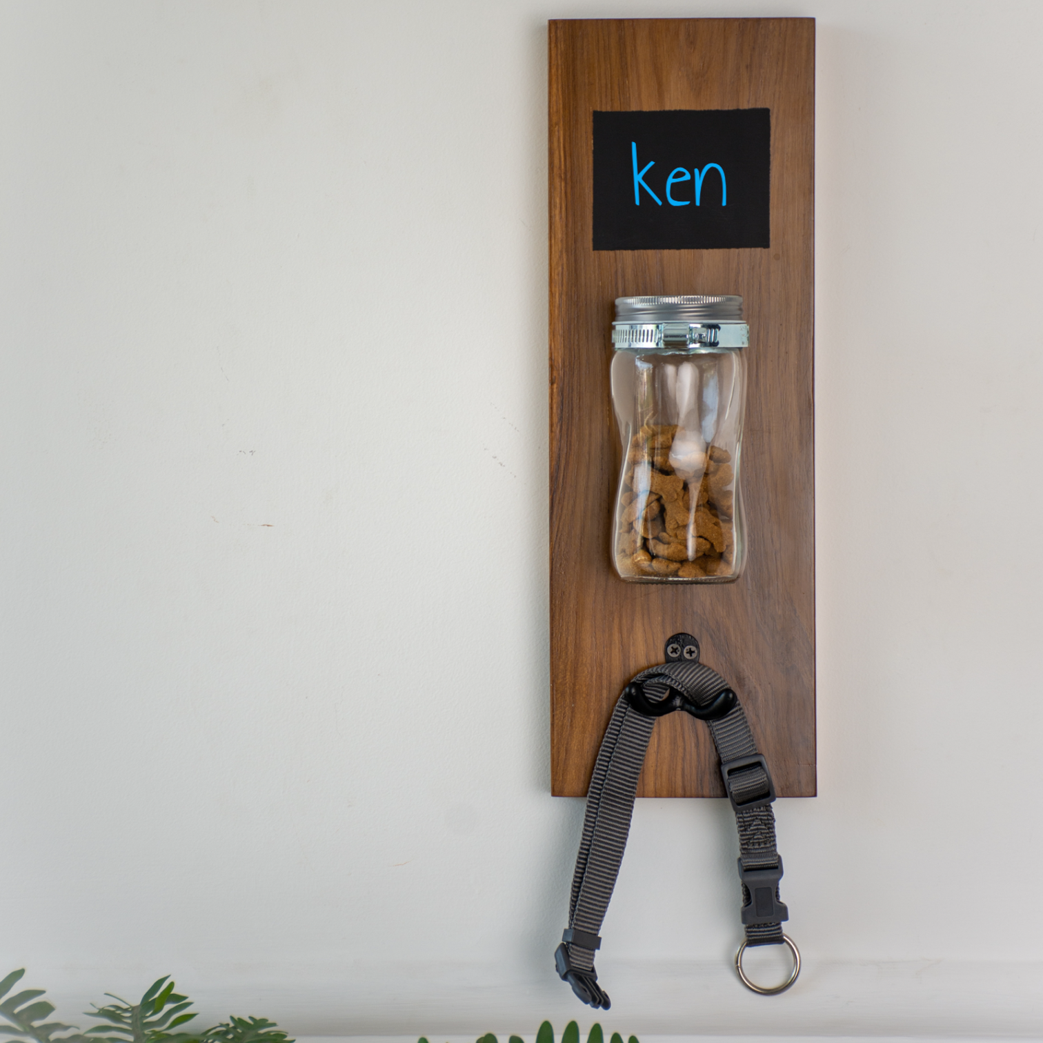 Doggy Leash Treat Holder Talking Dog Club